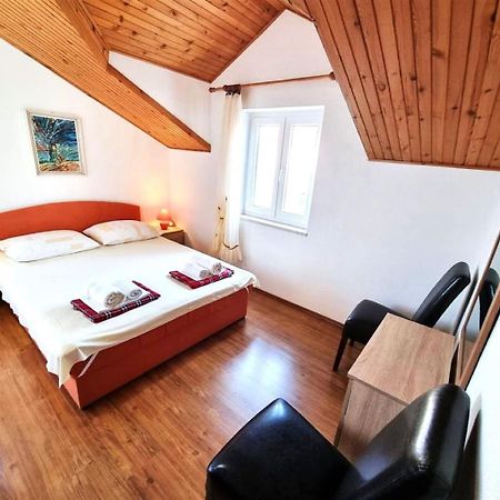 Apartmani Banic Postira Exterior photo