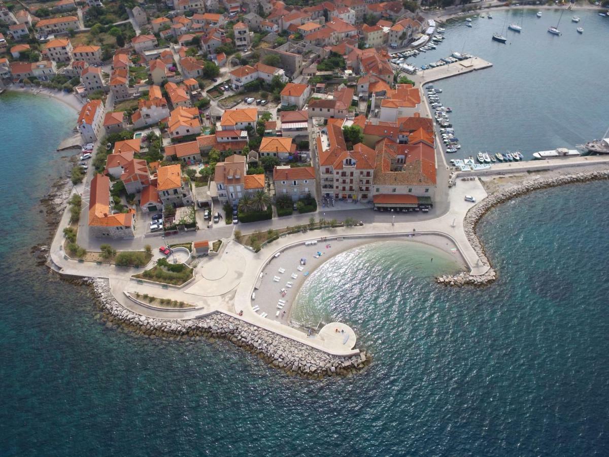 Apartmani Banic Postira Exterior photo